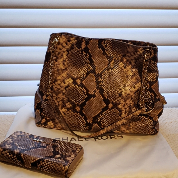 Michael Kors snakeskin handbag and clutch wallet - Picture 1 of 4